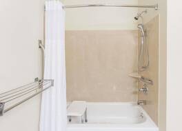 クラリオン ポワント マトゥーン ニア ユニバーシティ