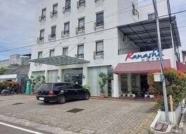 カナシャ イスラミ 写真