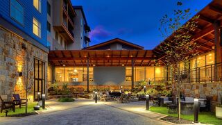 エンバシー スイーツ バイ ヒルトン ガットリンバーグ  リゾート