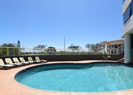 ビーチフロント タワーズ アパートメンツ 写真