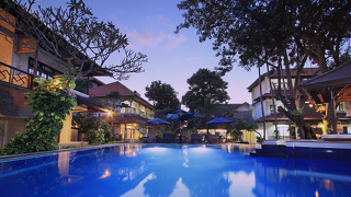 ザ タマン アユ ホテル スミニャック