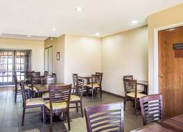 コンフォート スイーツ ニア I-80 アンド I-94 写真