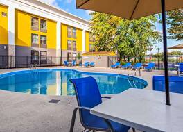 ベストウェスタン プラス ブルーミントン イースト ホテル 写真