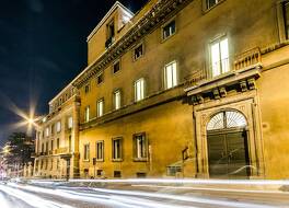 ラグジュアリー ルームズ H 2000 ローマ 写真