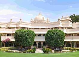 ゲートウェイ オーランガーバード 写真