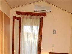 Topakas House 写真