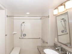 エンバシー スイーツ バイ ヒルトン シンシナティ ノースイースト ブルー アッシュ 写真