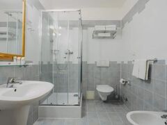 ルイ レジェ 写真