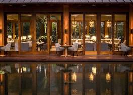 センセイラナイ、フォーシーズンズリゾート