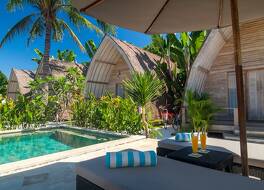 ギリ エア エスケープ - アダルツ オンリー 写真