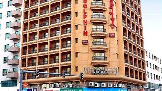 ドルフィン ホテル アパートメンツ