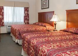 ハワード ジョンソン バイ ウィンダム ベーカーズフィールド 写真