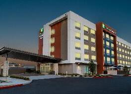 Holiday Inn Express & Suites Las Vegas - E Tropicana