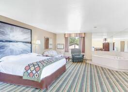 スーパー 8 バイ ウィンダム ミッチェル 写真