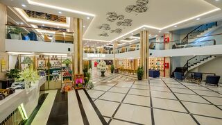 サンダルス リリー オテル