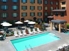 Oxford Suites Chico 写真