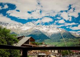 Chalet Mestia 写真