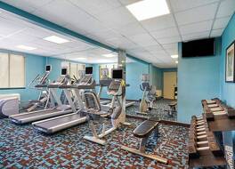 フェアフィールド イン & スイーツ バイ マリオット ロンバード 写真