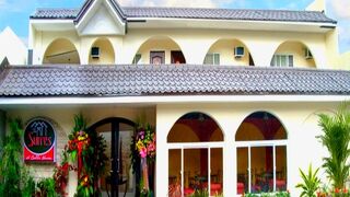 ザ スイーツ アット カレ ヌエバ