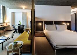 エミリー ホテル 写真