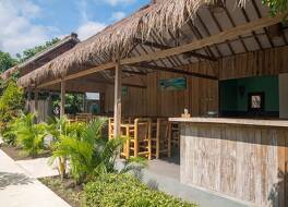 ギリ エア エスケープ - アダルツ オンリー 写真