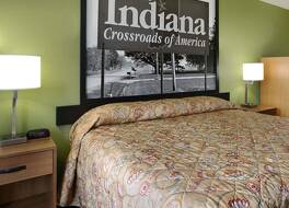 スーパー 8 バイ ウィンダム コリードン