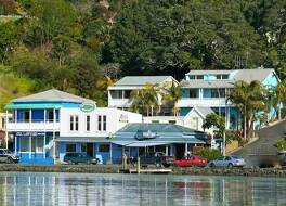 モンゴヌイ ウォーターフロント アパートメント モーテルズ