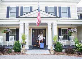 ザ リラクタント パンサー イン アンド レストラン 写真