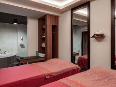 ワイズラグジュホテルスパツィオスラバヤ 写真