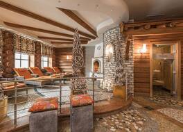 Eva, Village Hotel 写真