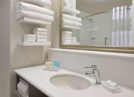 ハンプトン イン アンド スイーツ シカゴ オヘア ローズモント 写真