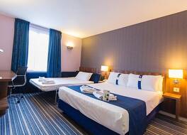 ホリデイ イン エクスプレス プール バイ IHG 写真