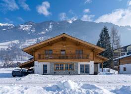 シャレー イン バート ホーフガシュタイン ニア スキー スロープス 写真