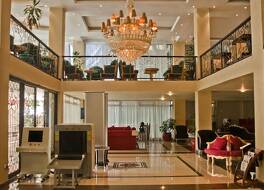 アンバサダー ホテル 写真