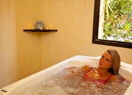 Hello Yasmine 写真