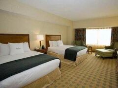 ダブルツリー スイーツ バイ ヒルトン アンド カンファレンス センター シカゴ ダウナーズ グローブ 写真