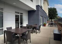 フェアフィールド イン & スイーツ バイ マリオット ロジャーズ 写真