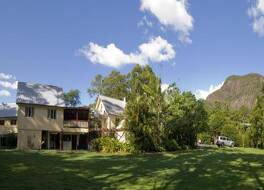 Glasshouse Mountains Ecolodge