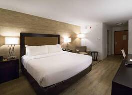 Holiday Inn Hotel & Suites Bloomington Airport By IHG 写真