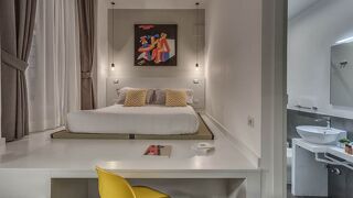 ナヴォーナ シアター ホテル