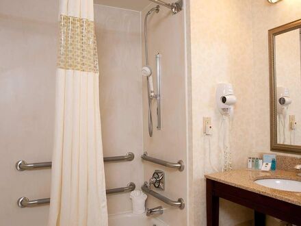 ハンプトン イン インディアナポリス ダウンタウン アクロス フロム サークル センター 写真