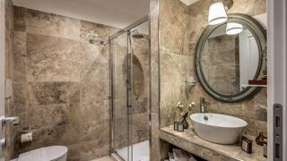 Tree Charme Parliament Boutique Hotel