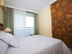 ララ オテル +12 オンリー アダルト 写真