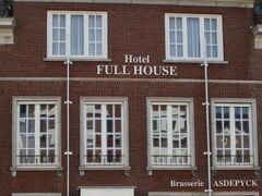 Full House Hotel 写真