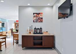 カントリー イン & スイーツ バイ ラディソン ブルーミントン ノーマル エアポート イリノイ 写真