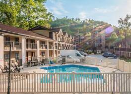 スーパー 8 バイ ウィンダム ダウンタウン ガットリンバーグ アット コンベンション センター 写真