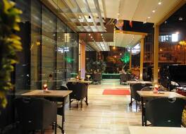 Golden Deluxe Hotel 写真