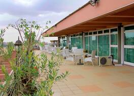 ヨリー アディス ホテル