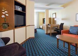 フェアフィールド イン アンド スイーツ バイ マリオット バルパレイゾ 写真