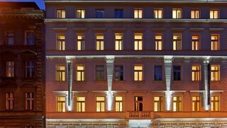 レッド ＆ ブルー デザインホテル プラグ